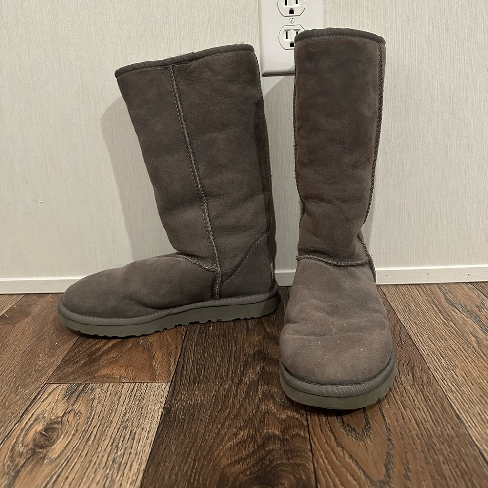 UGG boots- gray- women’s 7
